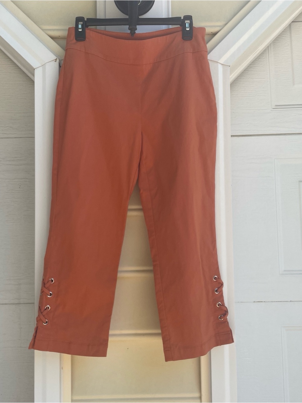 JM Collection Lace-Up Crop Capris in Rust